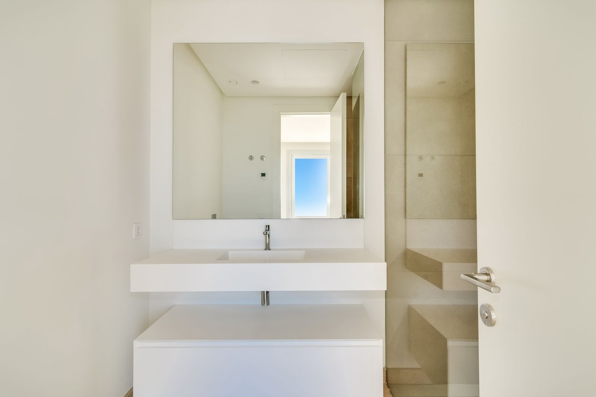 4 Bed Apartment for sale in Benahavís Costa Del Sol, Málaga, Spain