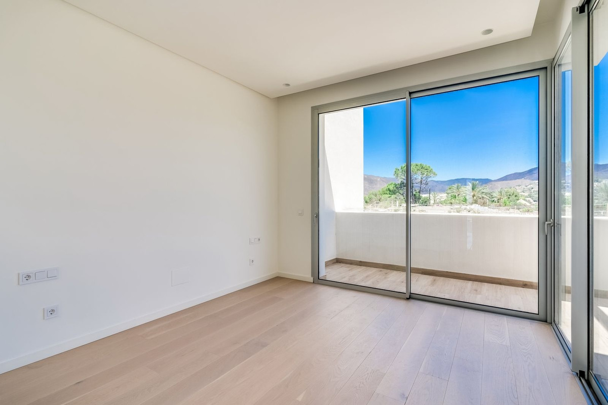 4 Bed Apartment for sale in Benahavís Costa Del Sol, Málaga, Spain
