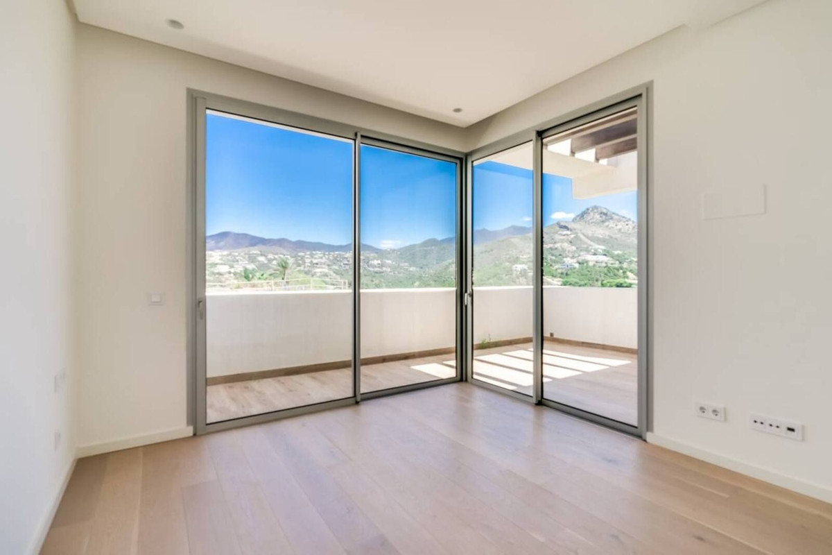4 Bed Apartment for sale in Benahavís Costa Del Sol, Málaga, Spain