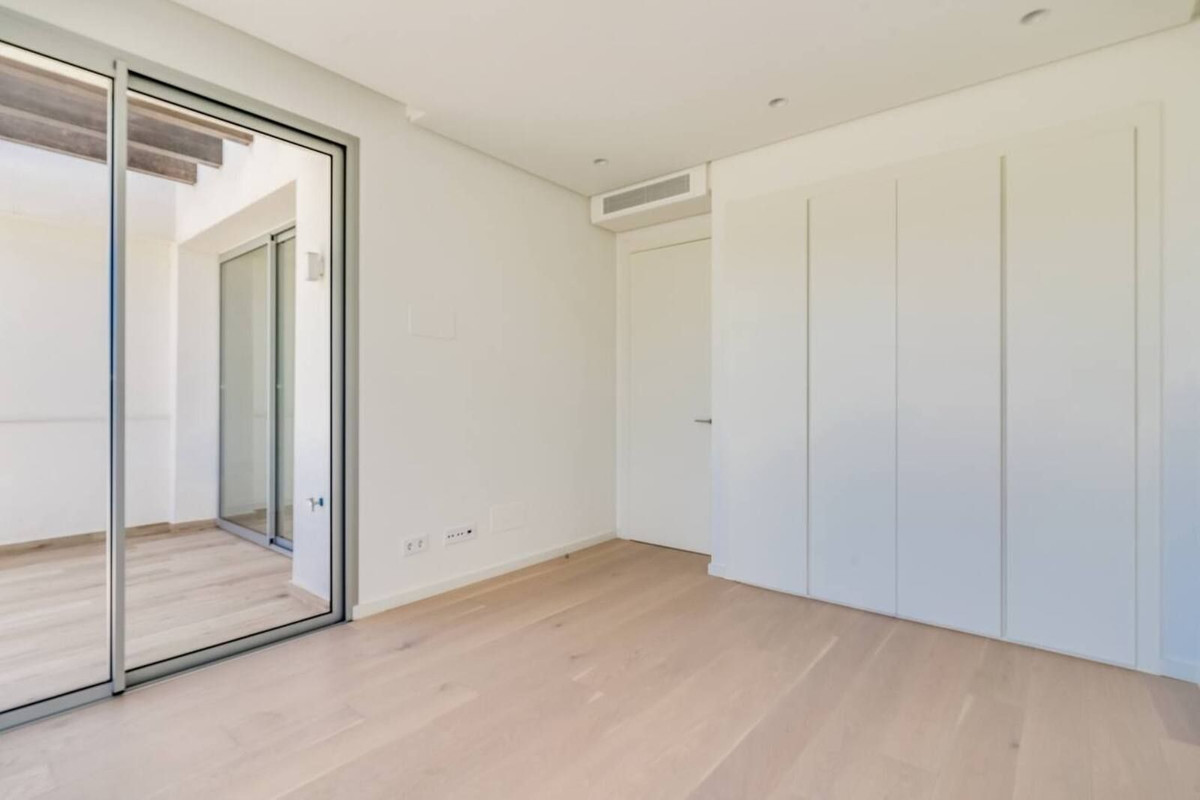4 Bed Apartment for sale in Benahavís Costa Del Sol, Málaga, Spain