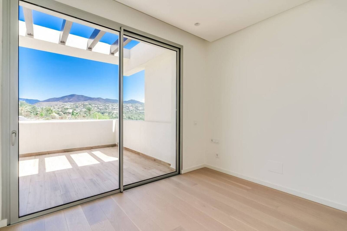 4 Bed Apartment for sale in Benahavís Costa Del Sol, Málaga, Spain