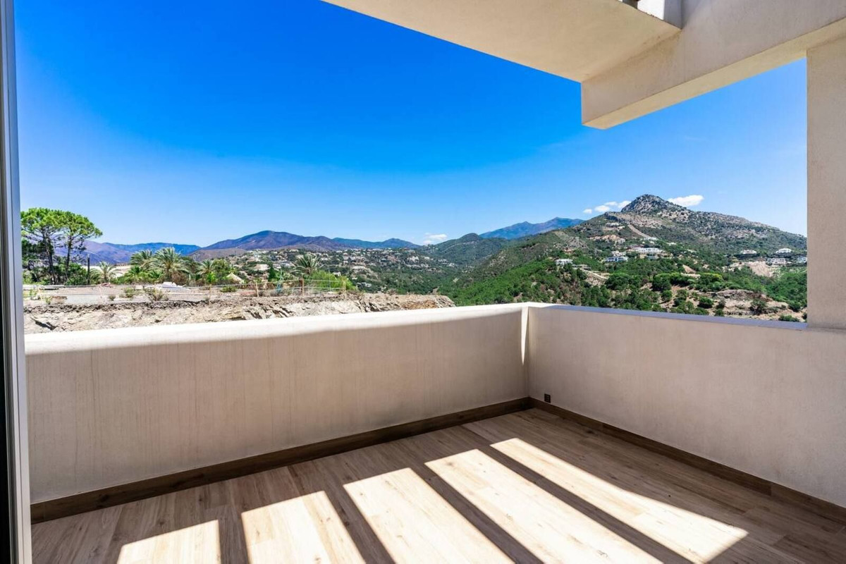 4 Bed Apartment for sale in Benahavís Costa Del Sol, Málaga, Spain