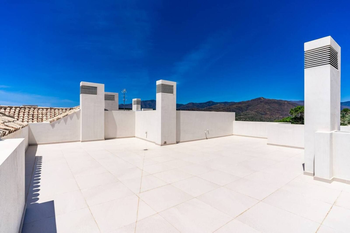 4 Bed Apartment for sale in Benahavís Costa Del Sol, Málaga, Spain