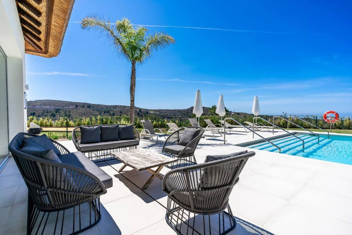 4 Bed Apartment for sale in Benahavís Costa Del Sol, Málaga, Spain