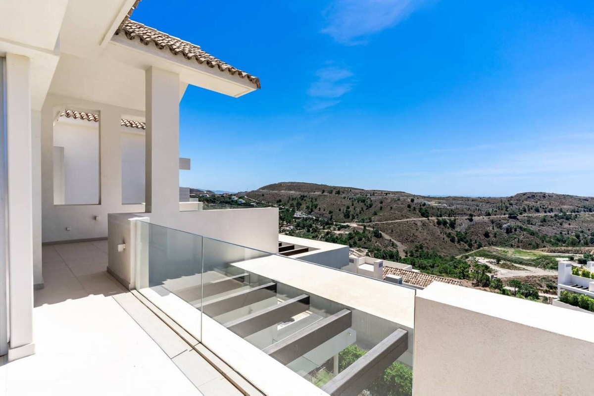 4 Bed Apartment for sale in Benahavís Costa Del Sol, Málaga, Spain
