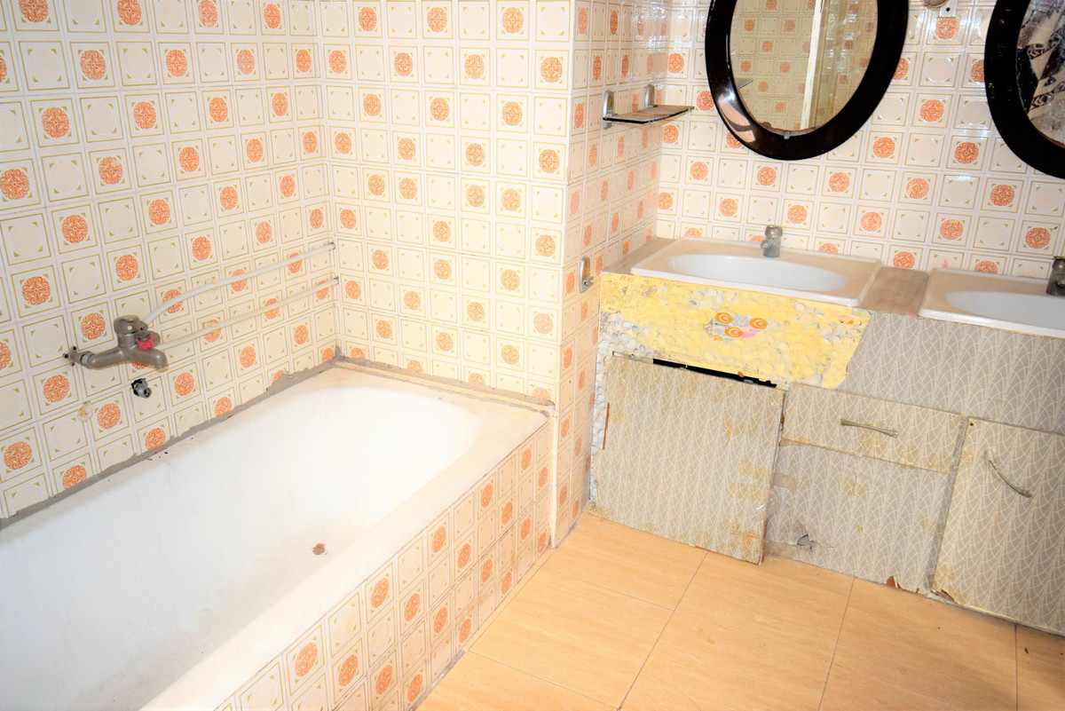 4 Bed Apartment for sale in Guardamar Del Segura Costa Blanca, Alicante, Spain