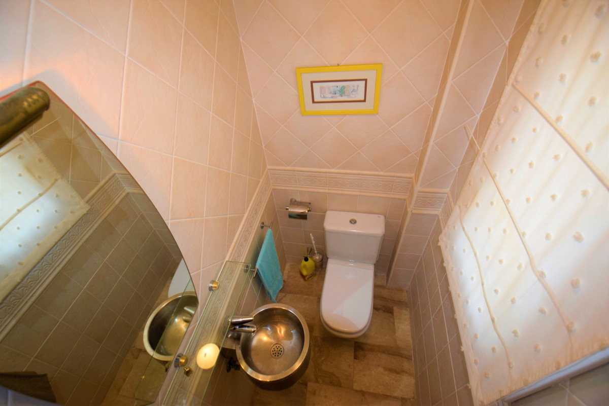 5 Bed Townhouse for sale in Guardamar Del Segura Costa Blanca, Alicante, Spain