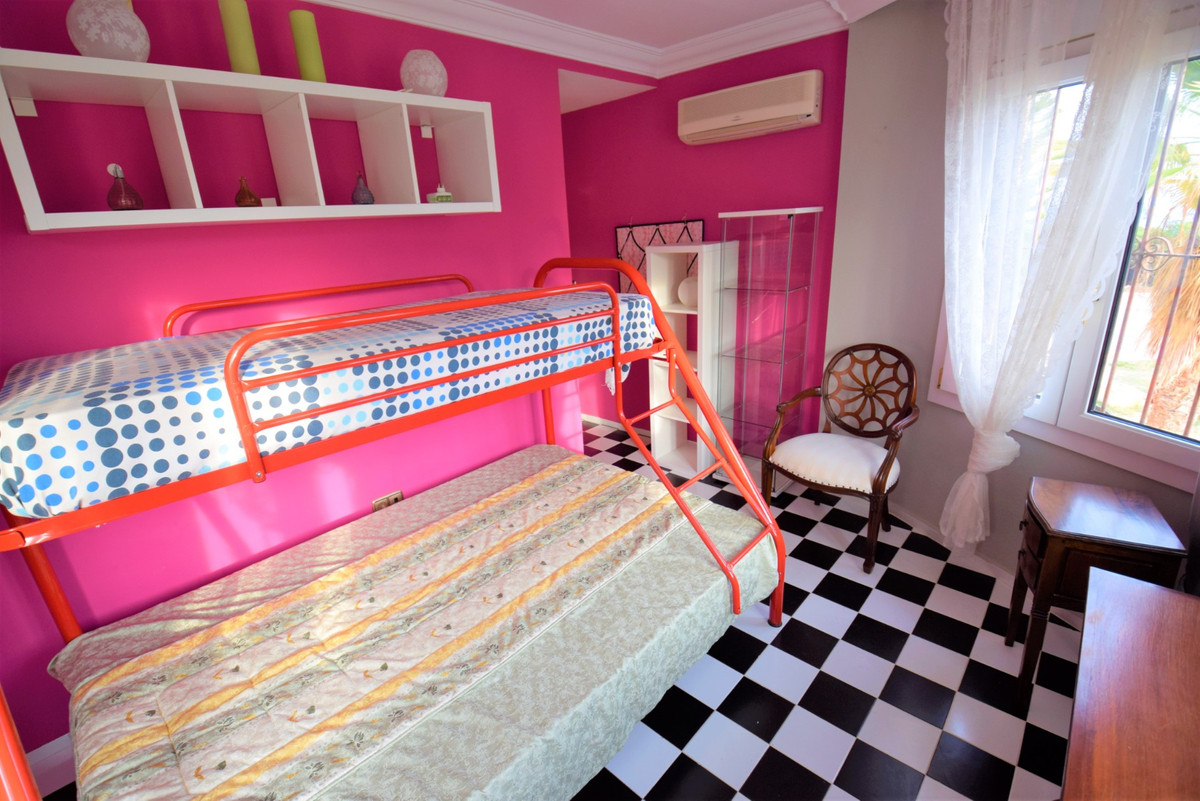 5 Bed Townhouse for sale in Guardamar Del Segura Costa Blanca, Alicante, Spain