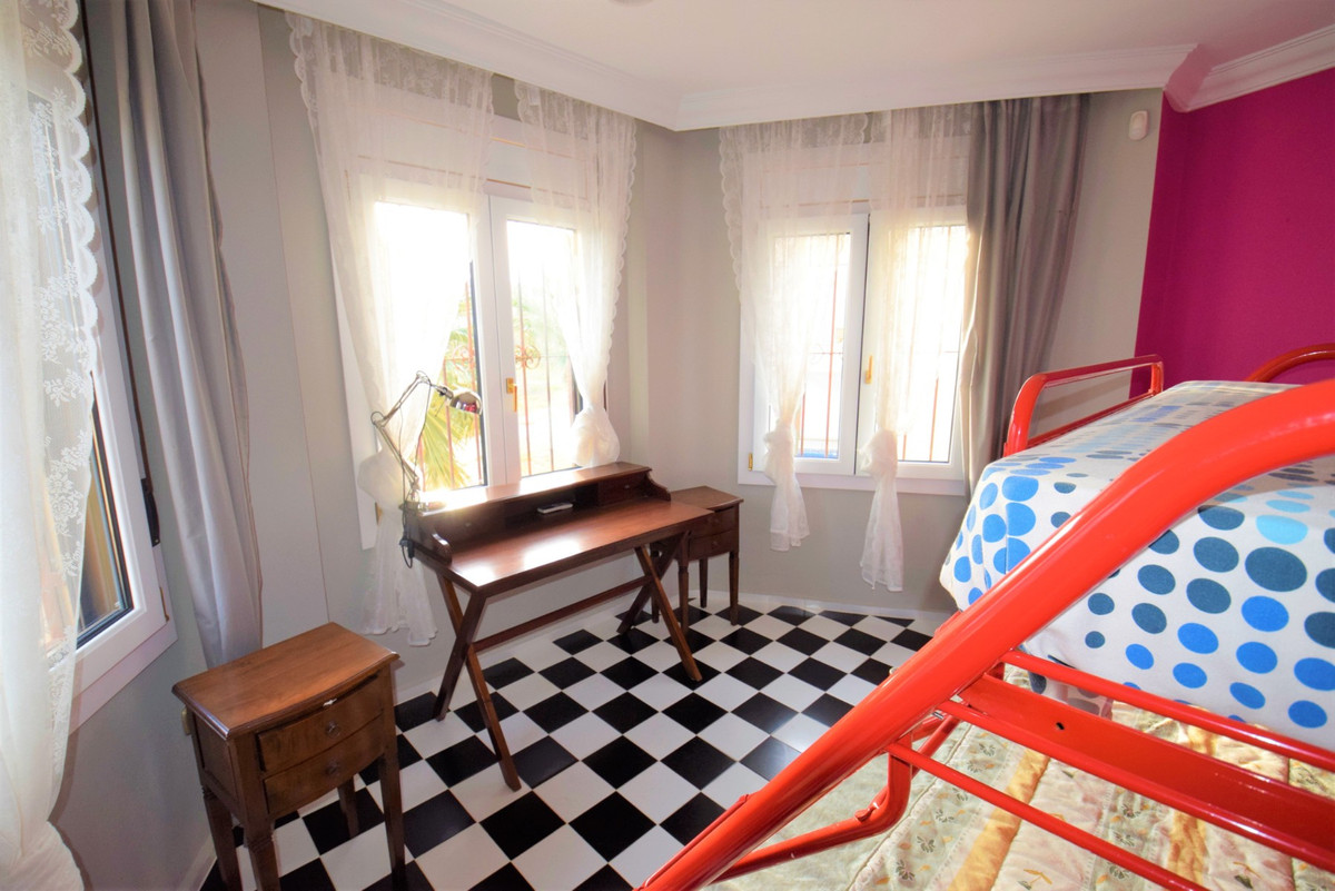 5 Bed Townhouse for sale in Guardamar Del Segura Costa Blanca, Alicante, Spain