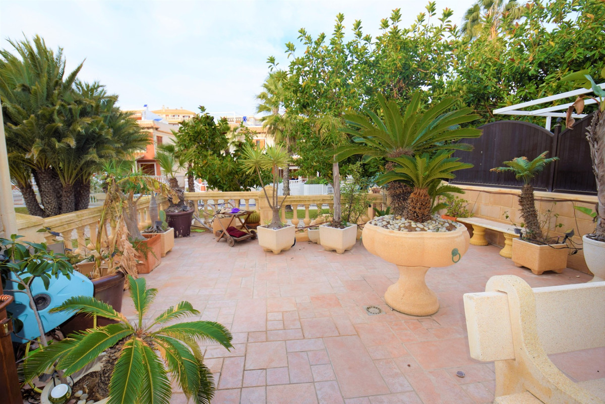 5 Bed Townhouse for sale in Guardamar Del Segura Costa Blanca, Alicante, Spain