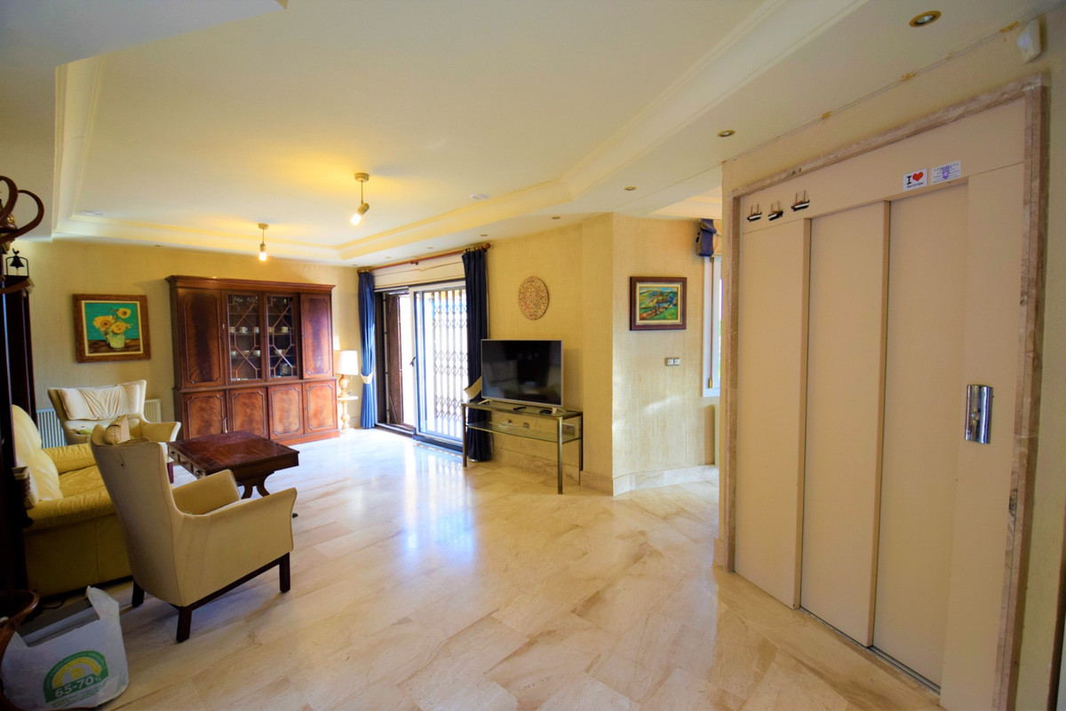 5 Bed Townhouse for sale in Guardamar Del Segura Costa Blanca, Alicante, Spain