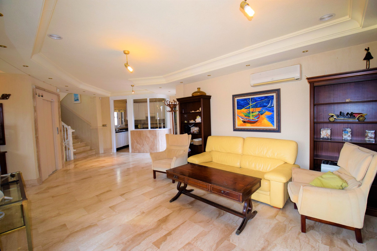 5 Bed Townhouse for sale in Guardamar Del Segura Costa Blanca, Alicante, Spain
