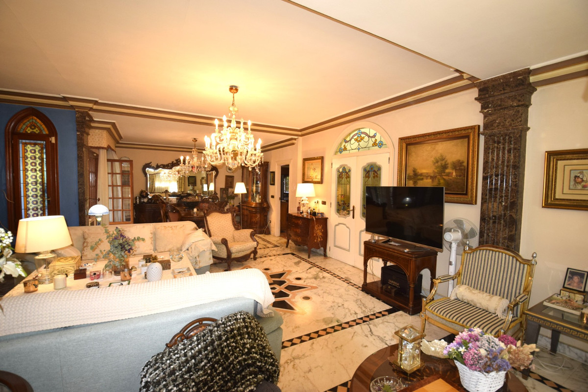 9 Bed Townhouse for sale in Torrevieja Costa Blanca, Alicante, Spain