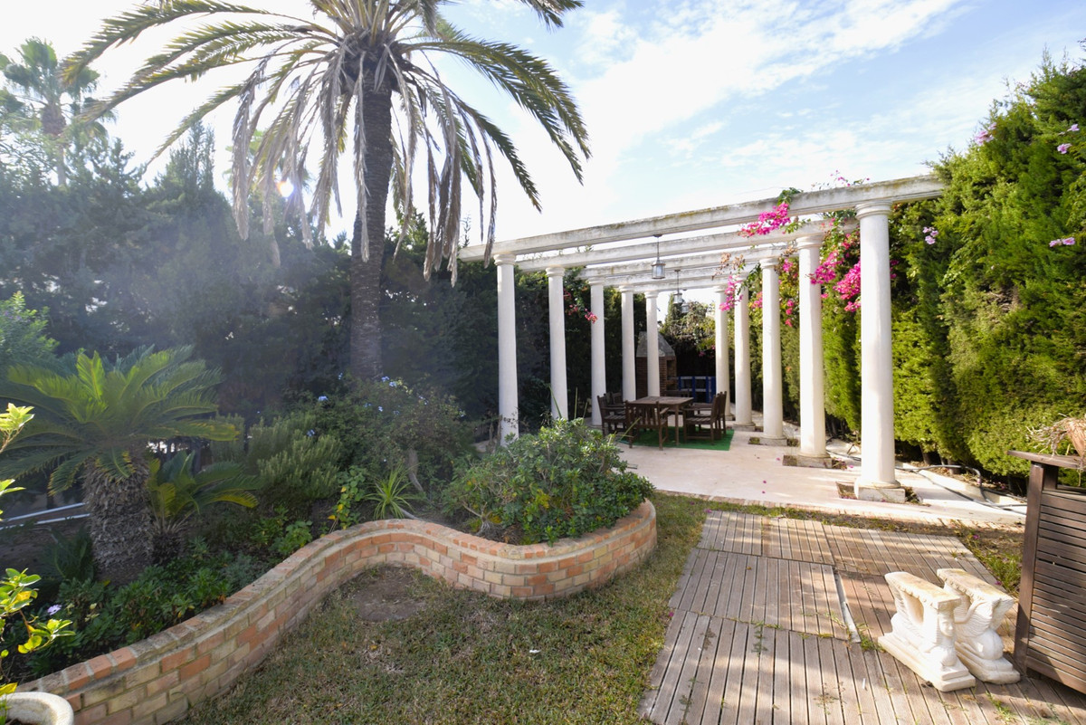 9 Bed Townhouse for sale in Torrevieja Costa Blanca, Alicante, Spain