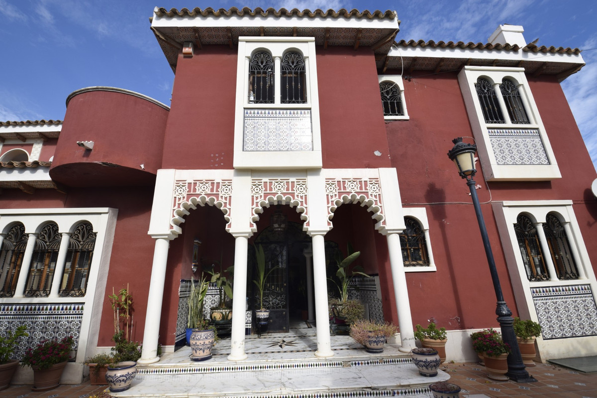 9 Bed Townhouse for sale in Torrevieja Costa Blanca, Alicante, Spain