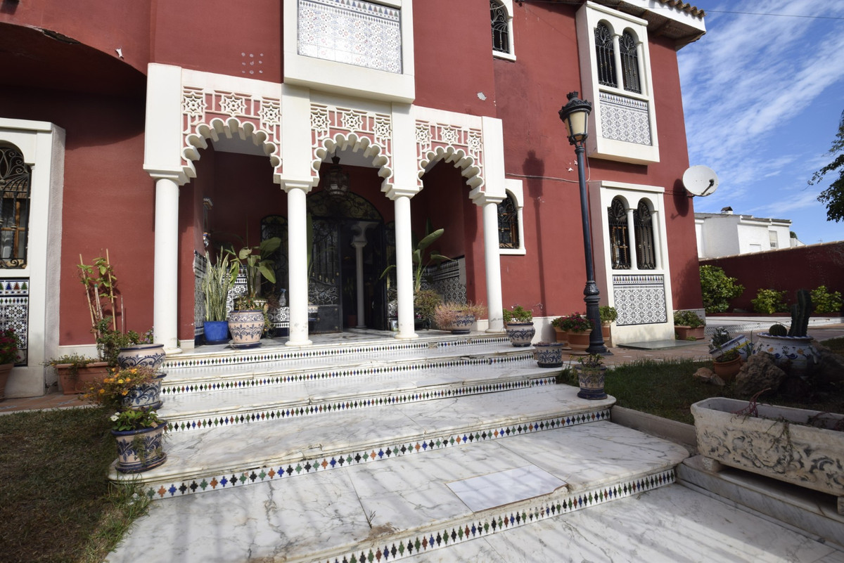 9 Bed Townhouse for sale in Torrevieja Costa Blanca, Alicante, Spain