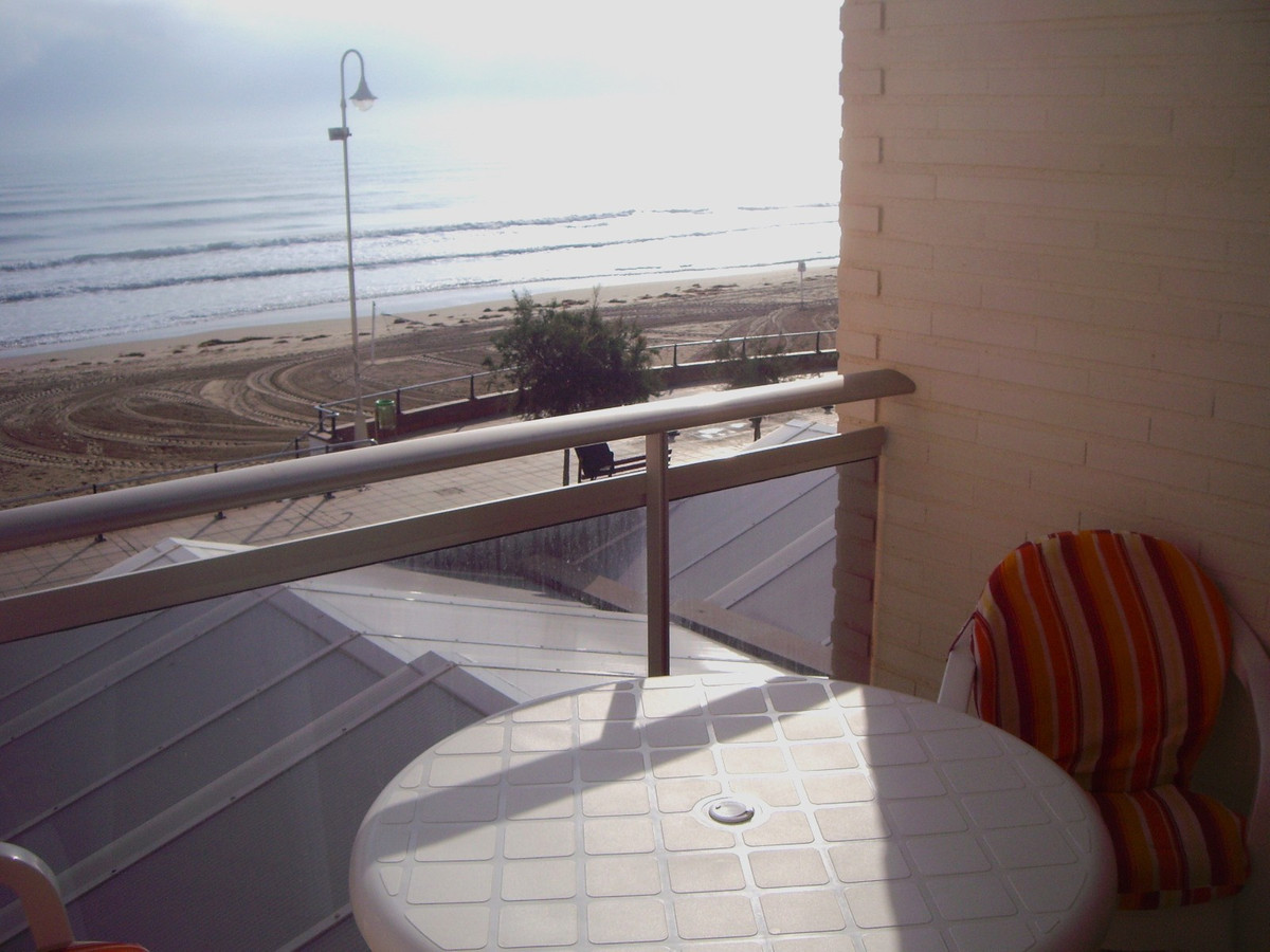 Se vende Apartamento Planta Media de 2 dormitorios en Costa Blanca, Alicante, España