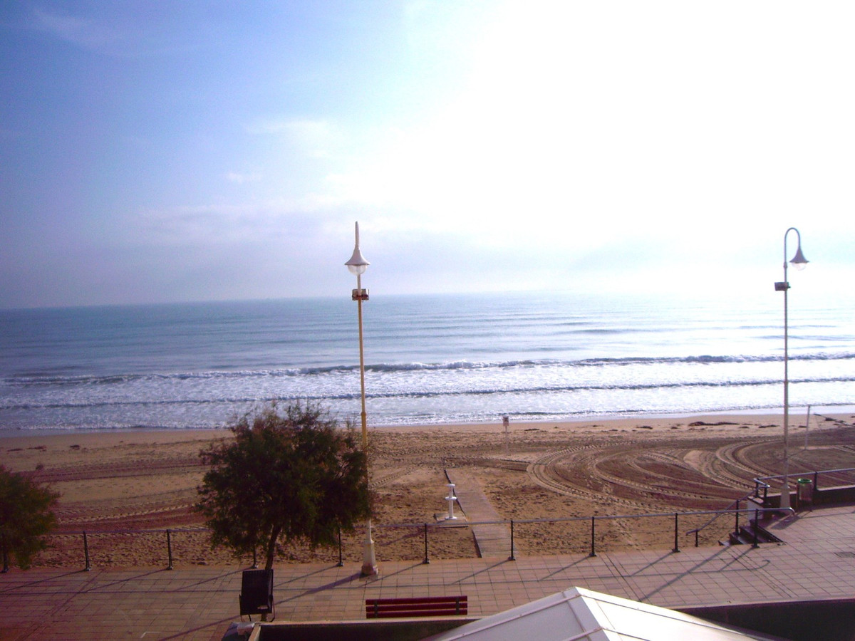 Se vende Apartamento Planta Media de 2 dormitorios en Costa Blanca, Alicante, España