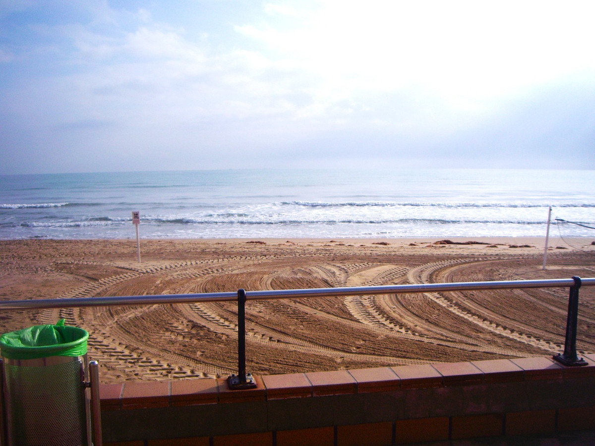 Se vende Apartamento Planta Media de 2 dormitorios en Costa Blanca, Alicante, España