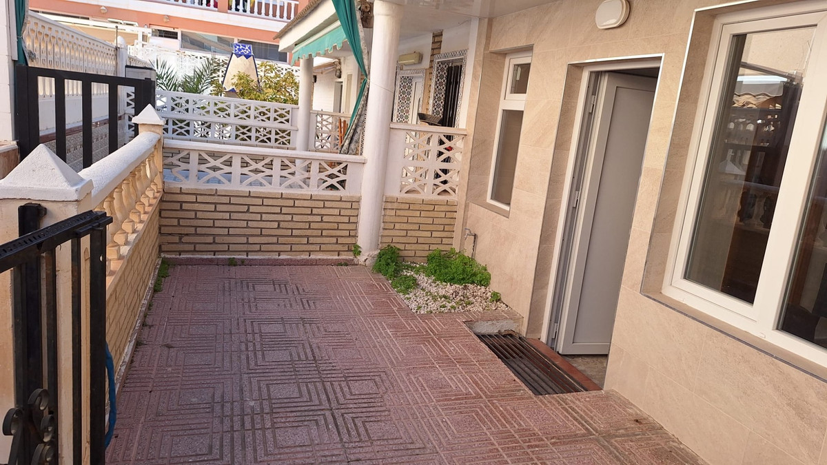 Se vende Bungalow de 2 dormitorios en Costa Blanca, Alicante, España