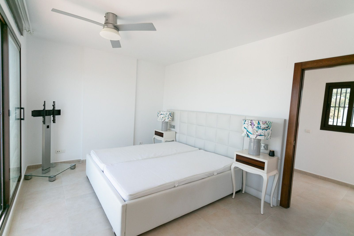 4 Bed Apartment for sale in Altos De Los Monteros Costa Del Sol, Málaga, Spain