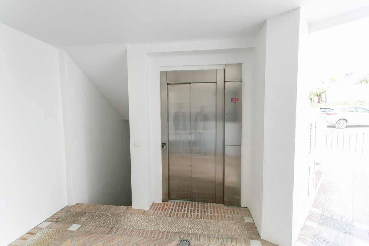 4 Bed Apartment for sale in Altos De Los Monteros Costa Del Sol, Málaga, Spain