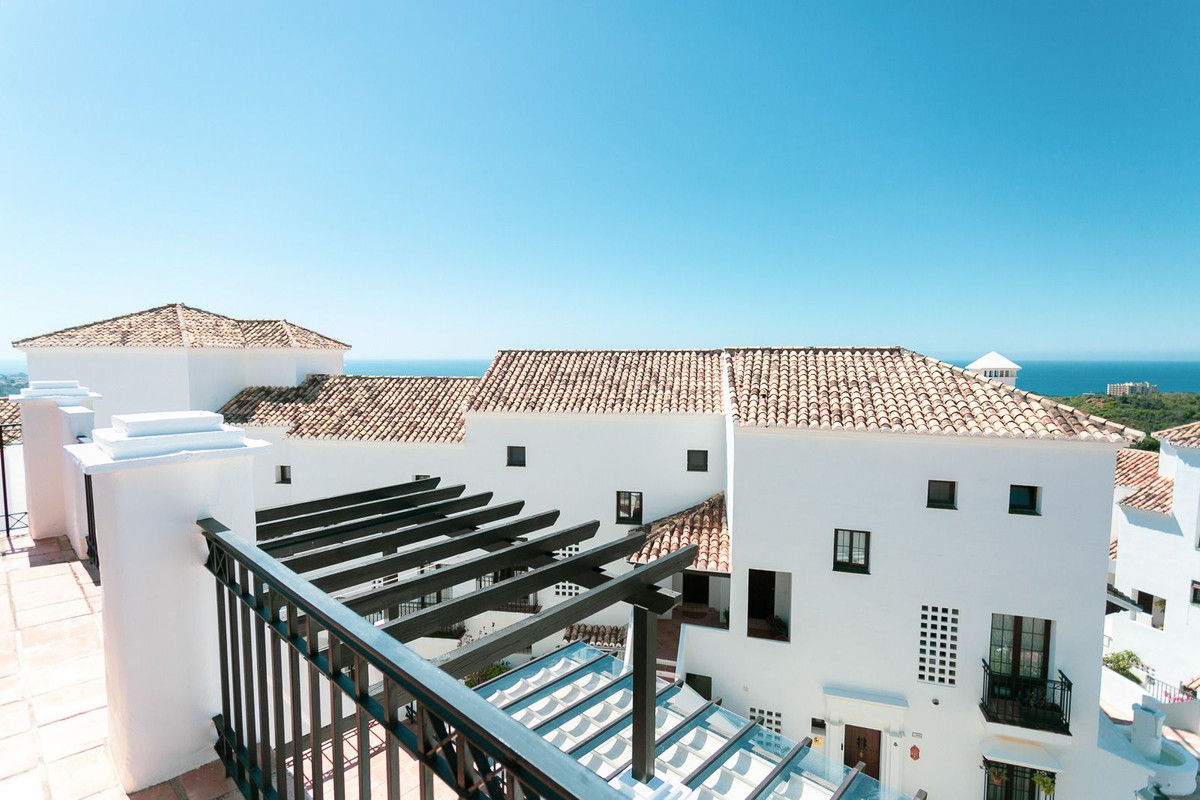 4 Bed Apartment for sale in Altos De Los Monteros Costa Del Sol, Málaga, Spain