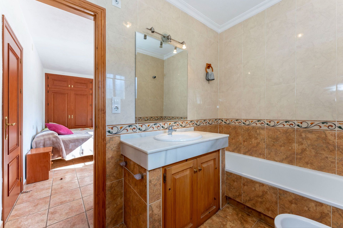 3 Bed Townhouse for sale in Coín Costa Del Sol, Málaga, Spain