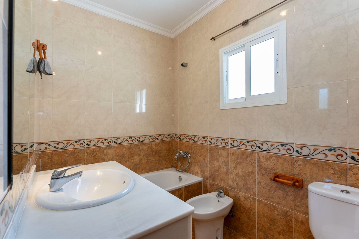 3 Bed Townhouse for sale in Coín Costa Del Sol, Málaga, Spain