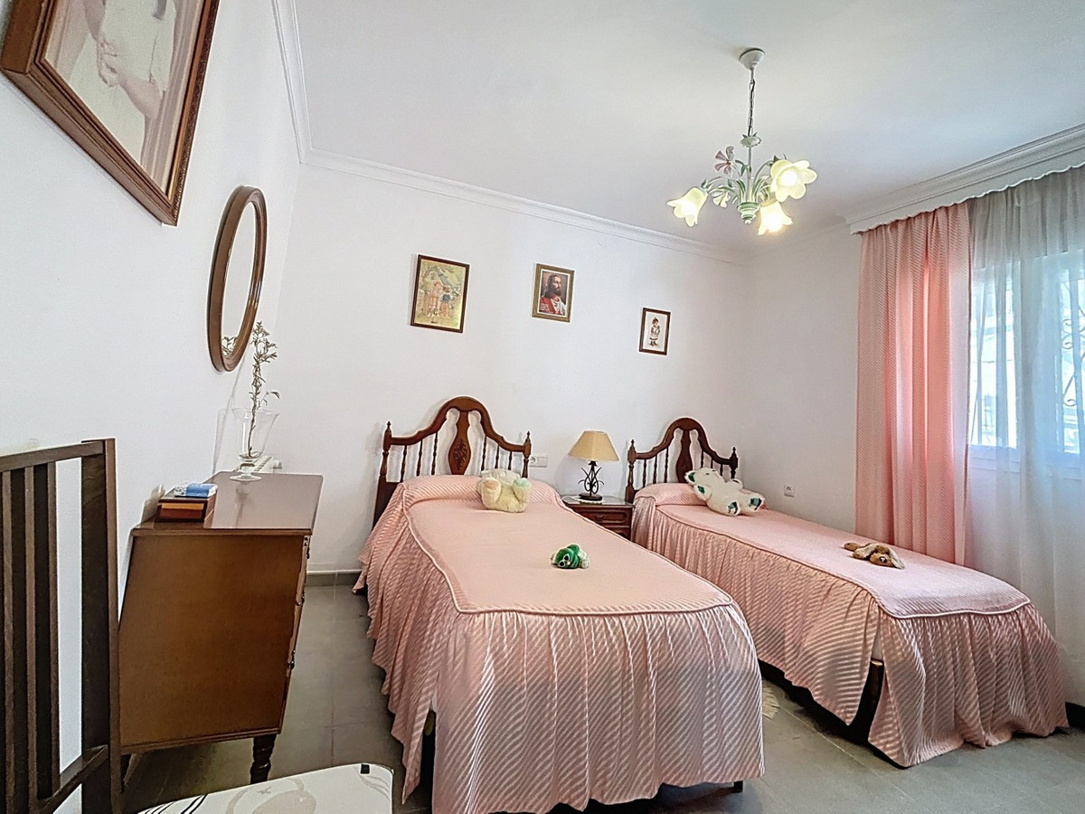 Se vende Villa - Chalet de 3 dormitorios en Costa Del Sol East, Málaga, España