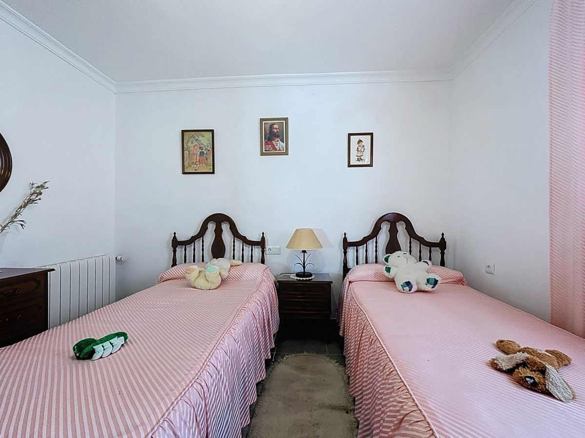 Se vende Villa - Chalet de 3 dormitorios en Costa Del Sol East, Málaga, España