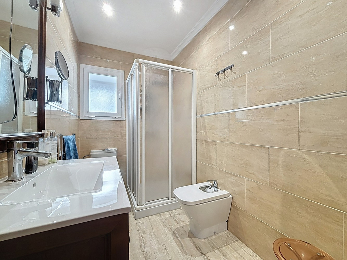Se vende Villa - Chalet de 3 dormitorios en Costa Del Sol East, Málaga, España