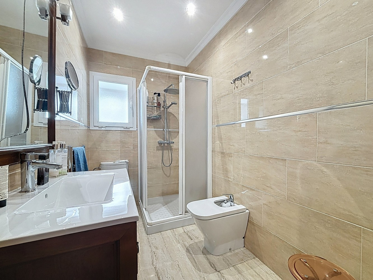 Se vende Villa - Chalet de 3 dormitorios en Costa Del Sol East, Málaga, España