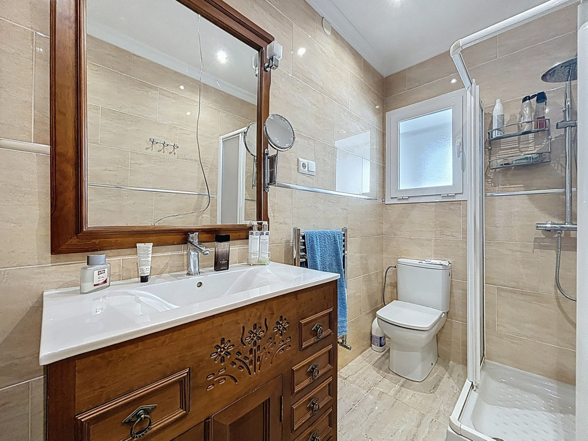 Se vende Villa - Chalet de 3 dormitorios en Costa Del Sol East, Málaga, España