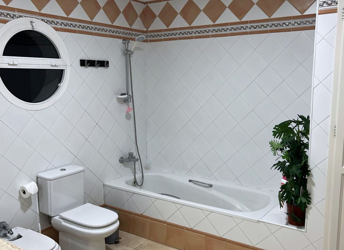 Se vende Villa - Chalet de 5 dormitorios en Costa Del Sol, Málaga, España