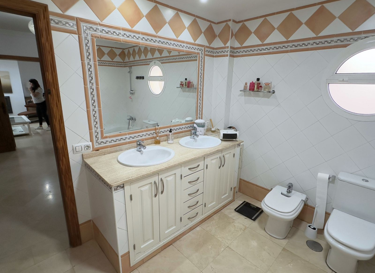 Se vende Villa - Chalet de 5 dormitorios en Costa Del Sol, Málaga, España