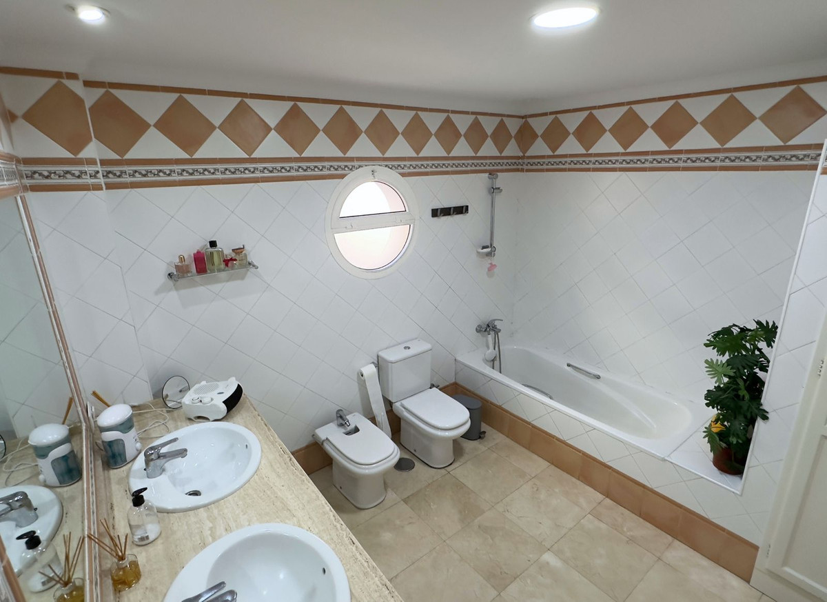Se vende Villa - Chalet de 5 dormitorios en Costa Del Sol, Málaga, España