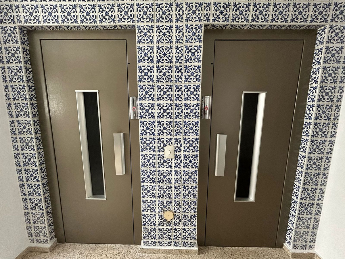 3 Bed Apartment for sale in Marbella Costa Del Sol, Málaga, Spain