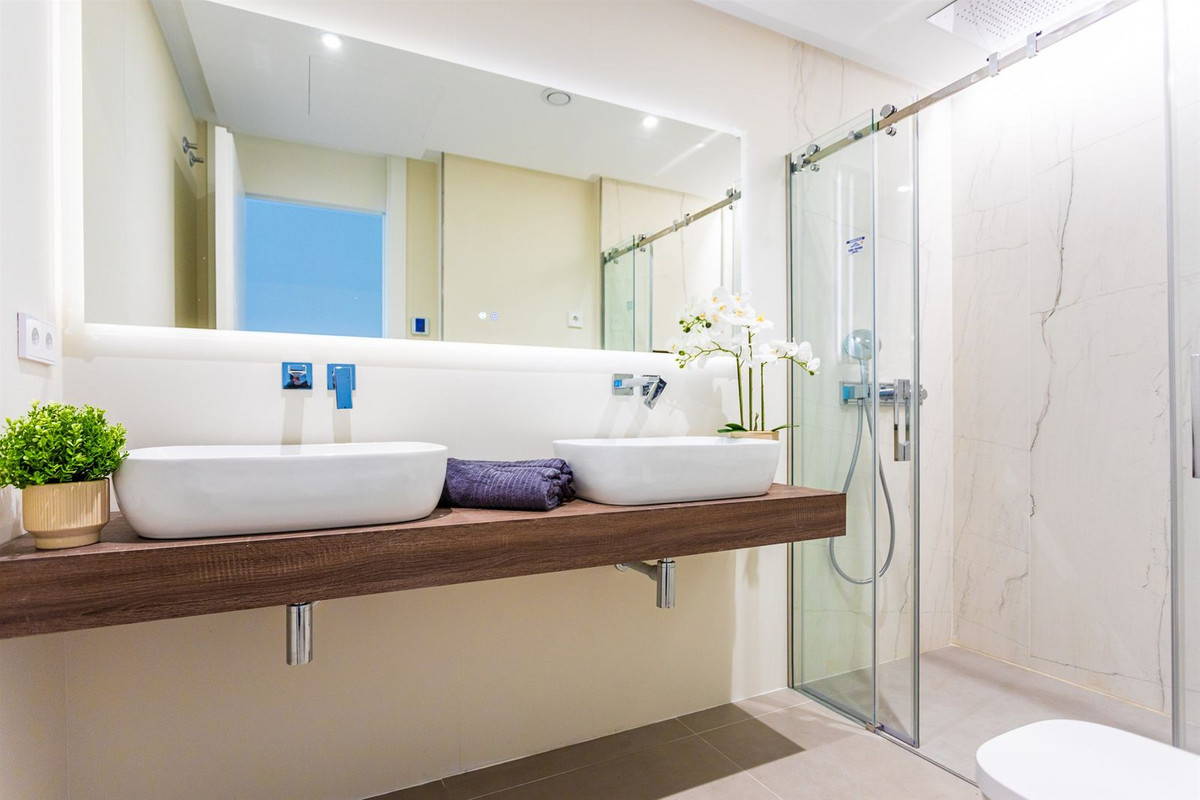 Se vende Apartamento Planta Media de 3 dormitorios en Costa Del Sol, Málaga, España