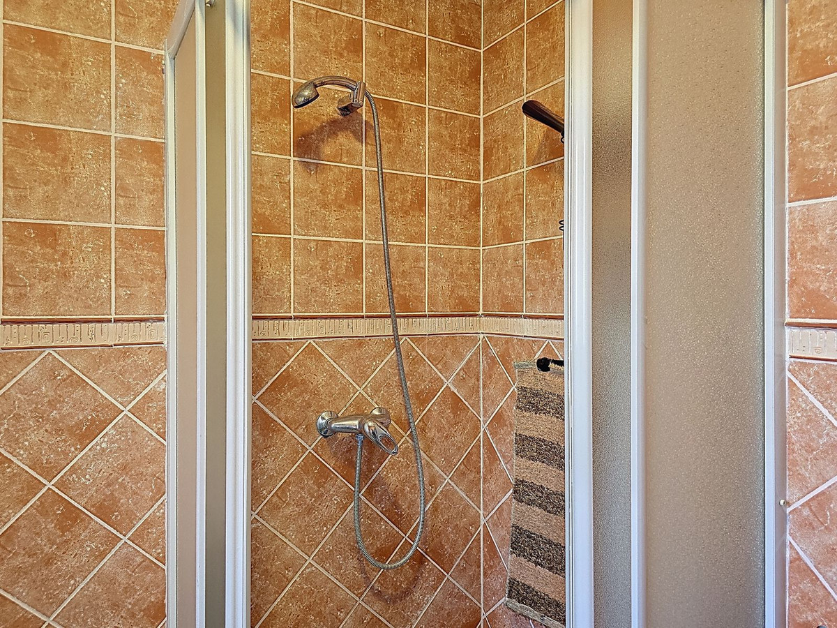 Se vende Villa - Chalet de 3 dormitorios en Costa Del Sol East, Málaga, España