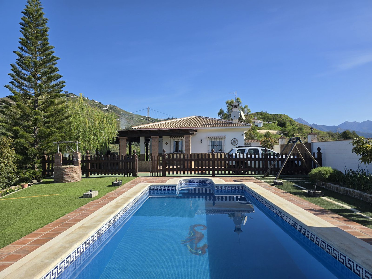 Se vende Villa - Chalet de 3 dormitorios en Costa Del Sol East, Málaga, España