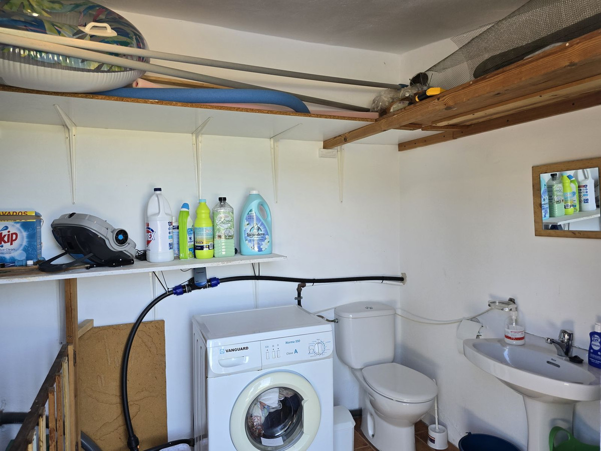 Se vende Villa - Chalet de 3 dormitorios en Costa Del Sol East, Málaga, España