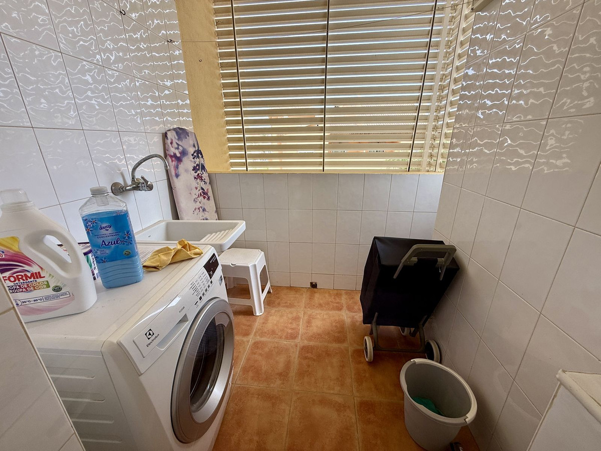 Se vende Apartamento Planta Media de 2 dormitorios en Costa Del Sol, Málaga, España