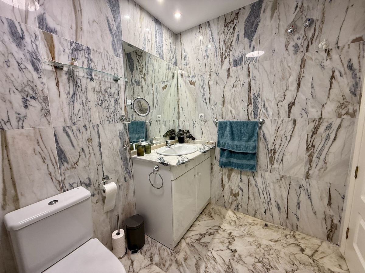 Se vende Apartamento Planta Media de 2 dormitorios en Costa Del Sol, Málaga, España