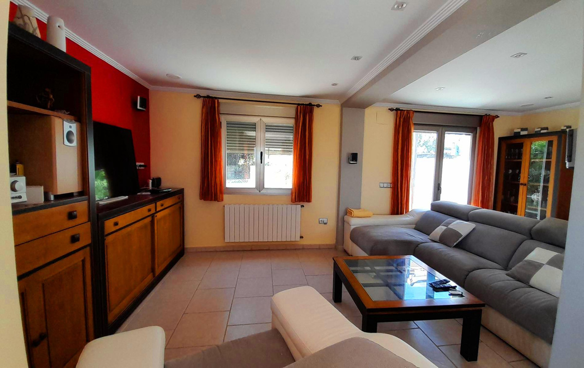 Se vende Villa - Chalet de 4 dormitorios en Costa Blanca, Alicante, España