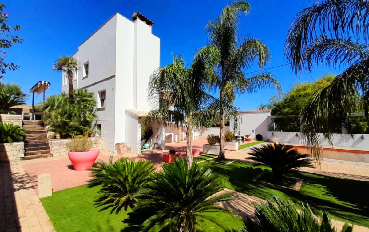 Se vende Villa - Chalet de 4 dormitorios en Costa Blanca, Alicante, España