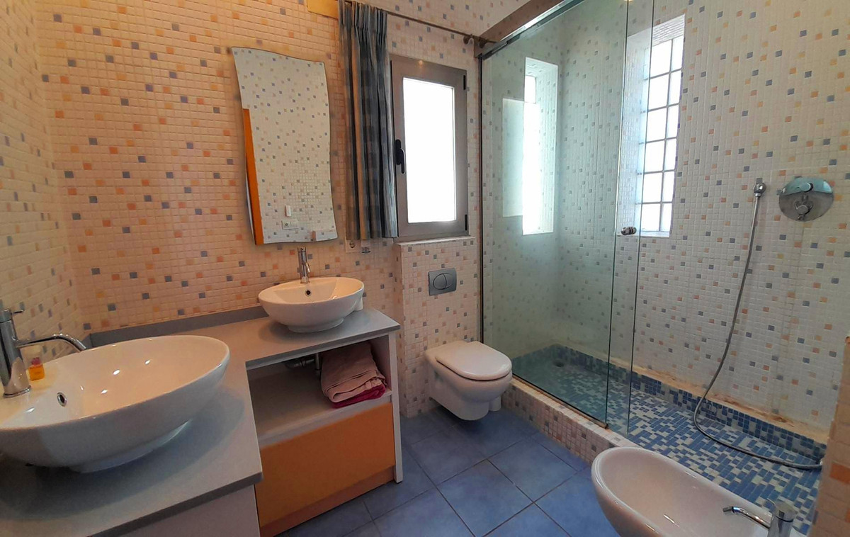 Se vende Villa - Chalet de 4 dormitorios en Costa Blanca, Alicante, España