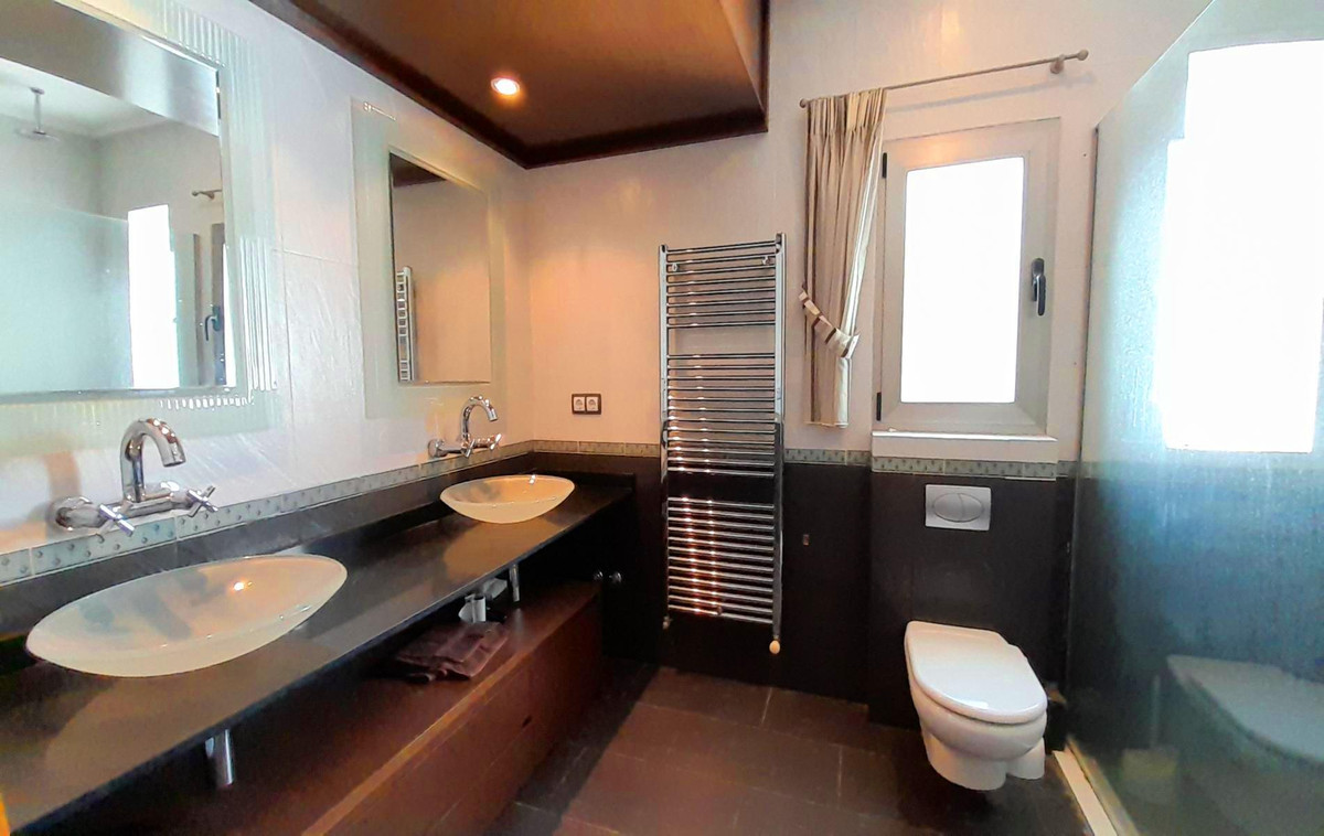 Se vende Villa - Chalet de 4 dormitorios en Costa Blanca, Alicante, España