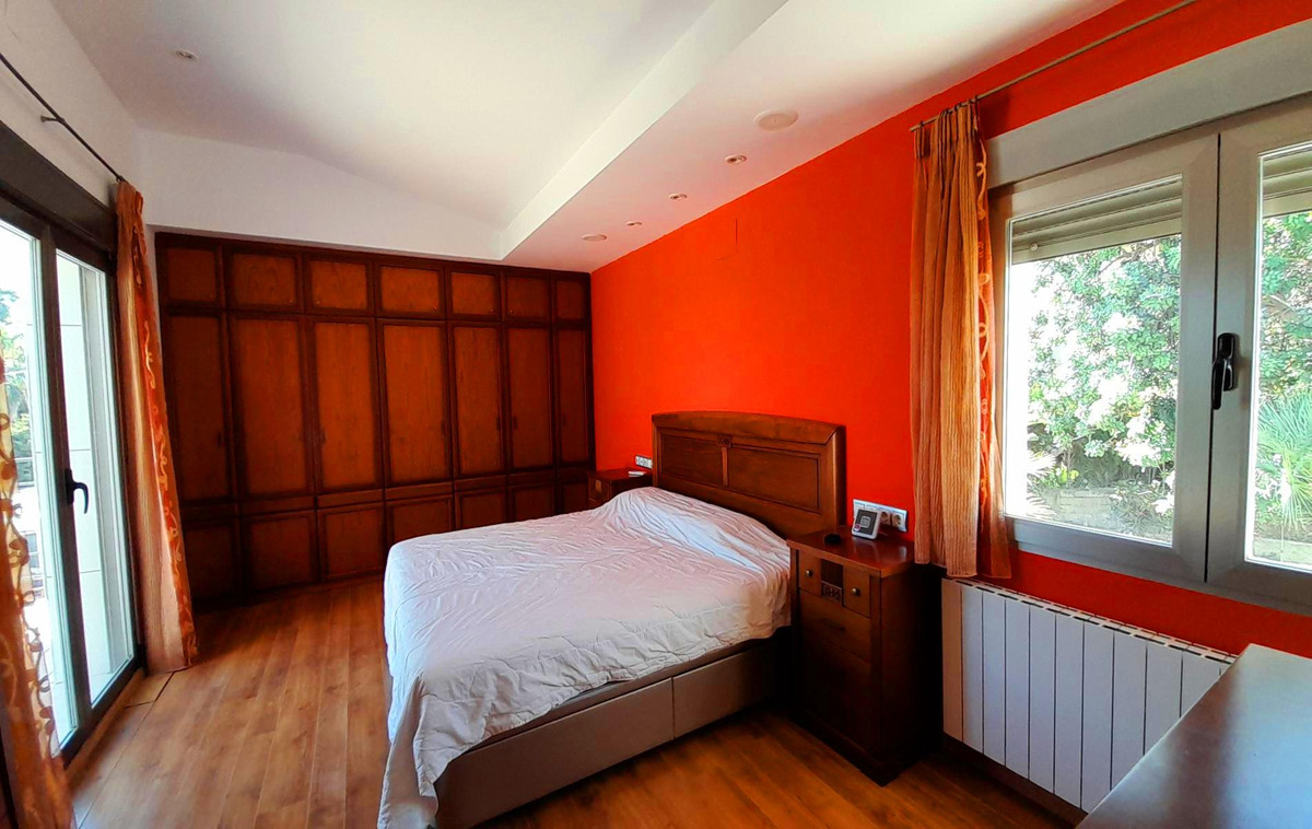 Se vende Villa - Chalet de 4 dormitorios en Costa Blanca, Alicante, España