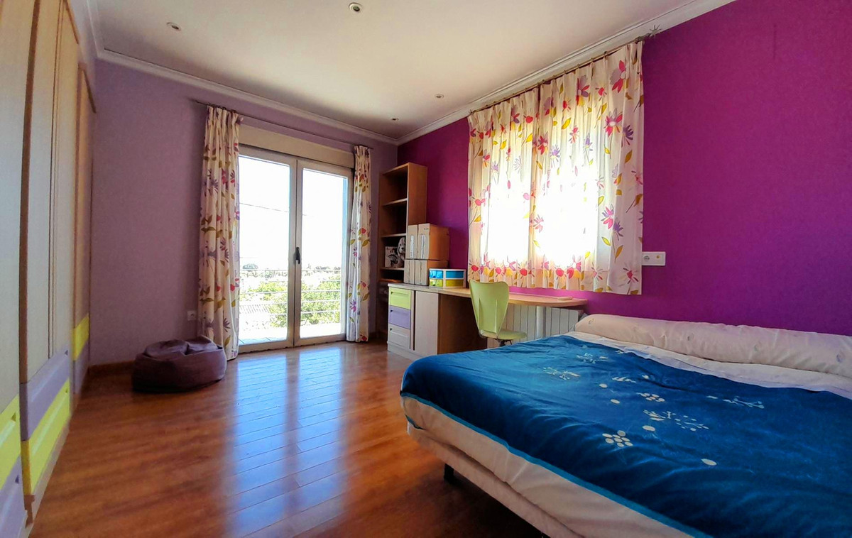 Se vende Villa - Chalet de 4 dormitorios en Costa Blanca, Alicante, España